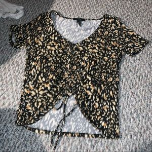Leopard print cinched tie front tee